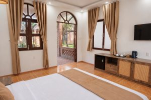 Desk and TV in the Deluxe Double room
