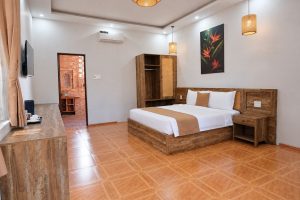 Bungalow Double room with wooden furniture